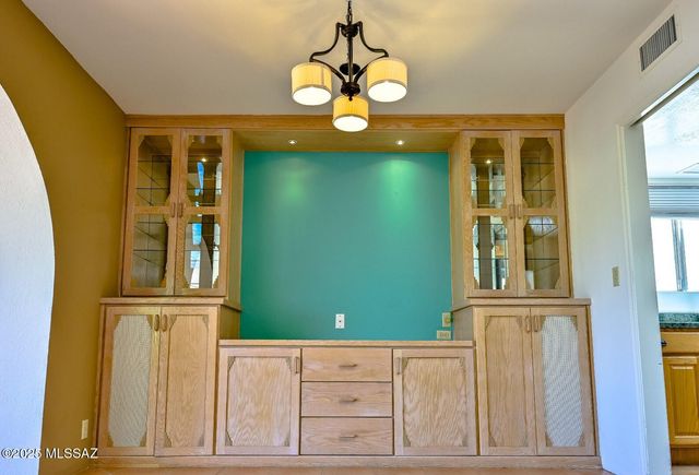 934 N Abrego Drive, Green Valley, AZ 85614