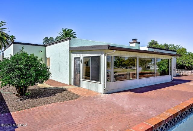 934 N Abrego Drive, Green Valley, AZ 85614