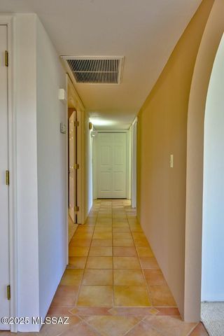 934 N Abrego Drive, Green Valley, AZ 85614