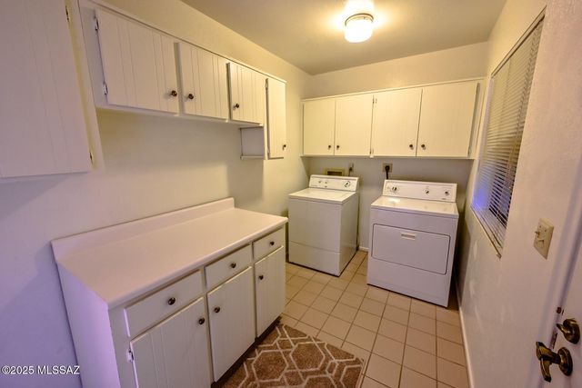 934 N Abrego Drive, Green Valley, AZ 85614