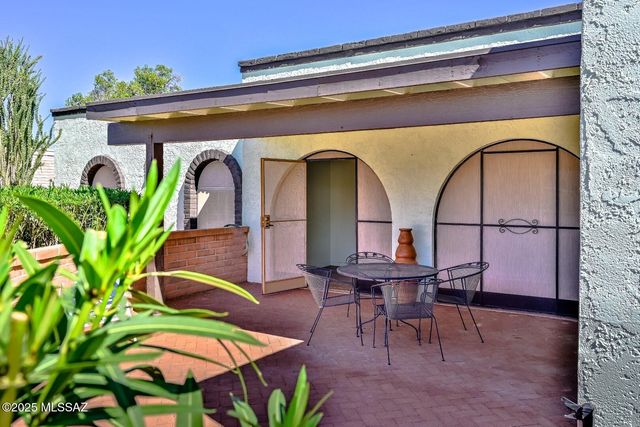 934 N Abrego Drive, Green Valley, AZ 85614