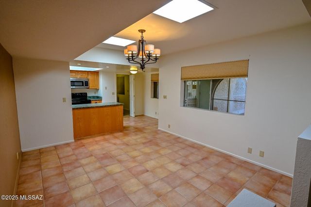 934 N Abrego Drive, Green Valley, AZ 85614