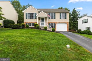 50 MANOR OAKS DR, Millersville, PA 17551