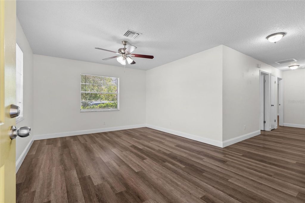 Image 2 of property listing at 4926 HAINES ROAD N, St Petersburg, FL 33714