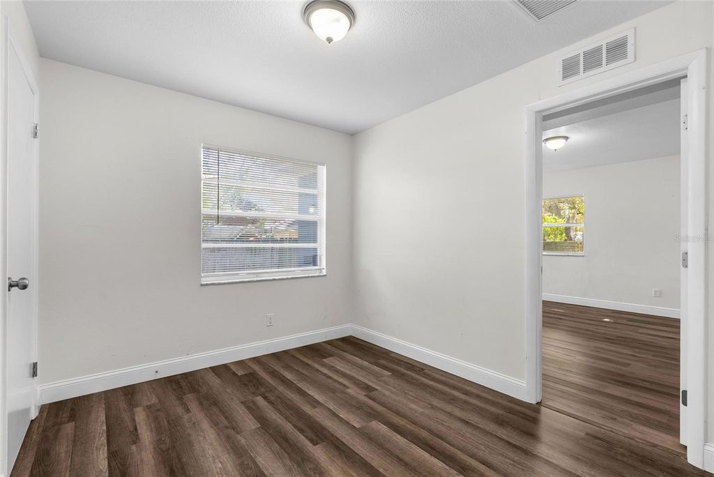 Image 12 of property listing at 4926 HAINES ROAD N, St Petersburg, FL 33714