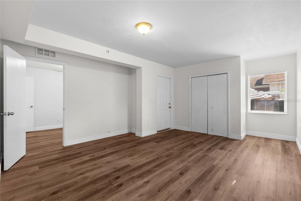 Image 15 of property listing at 4926 HAINES ROAD N, St Petersburg, FL 33714