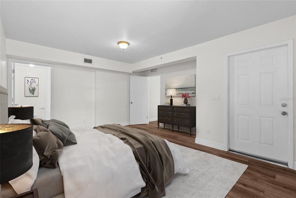 Image 17 of property listing at 4926 HAINES ROAD N, St Petersburg, FL 33714