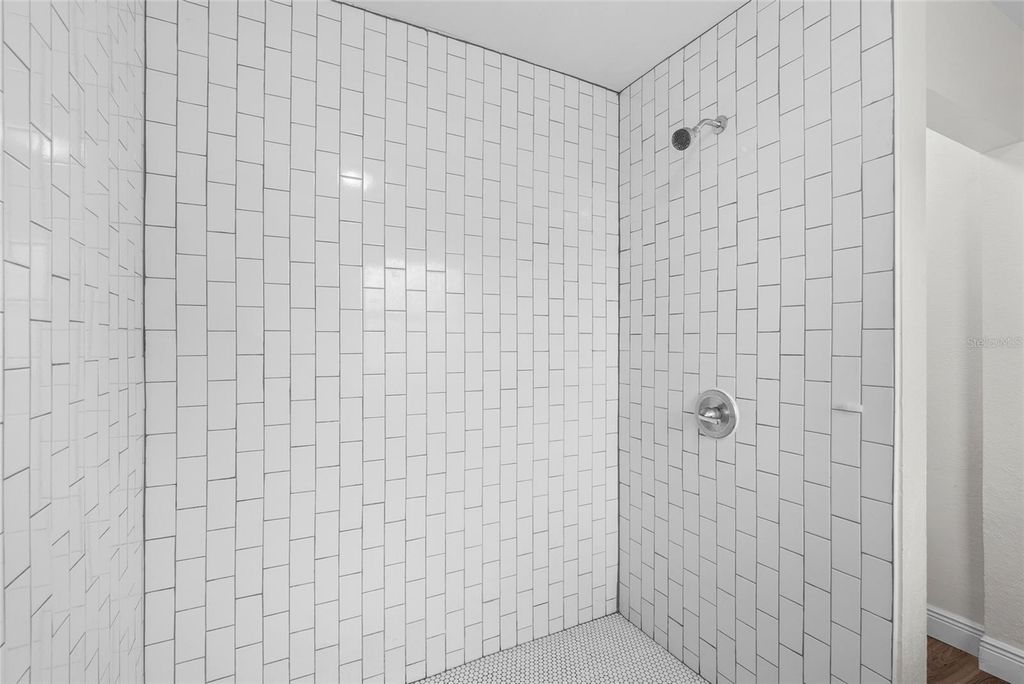 Image 19 of property listing at 4926 HAINES ROAD N, St Petersburg, FL 33714