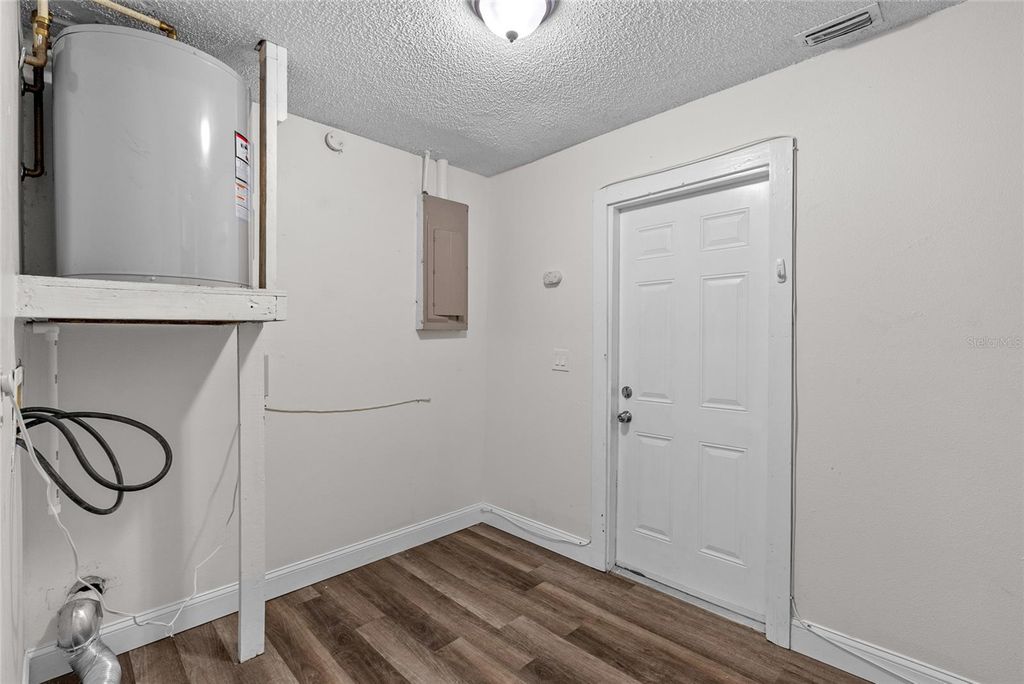 Image 28 of property listing at 4926 HAINES ROAD N, St Petersburg, FL 33714