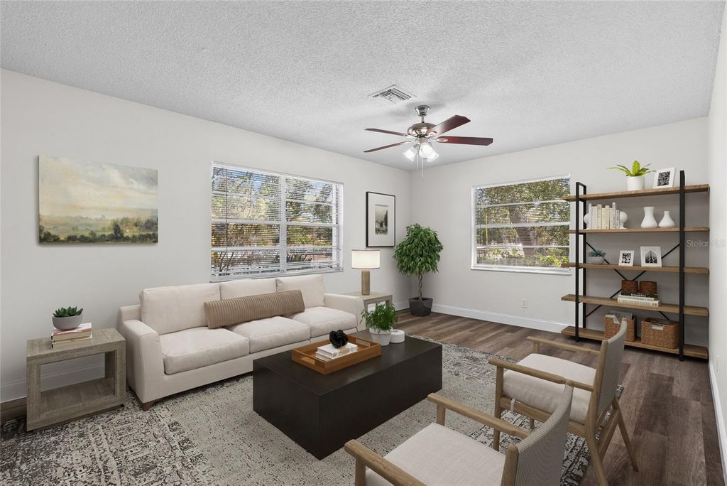 Image 5 of property listing at 4926 HAINES ROAD N, St Petersburg, FL 33714