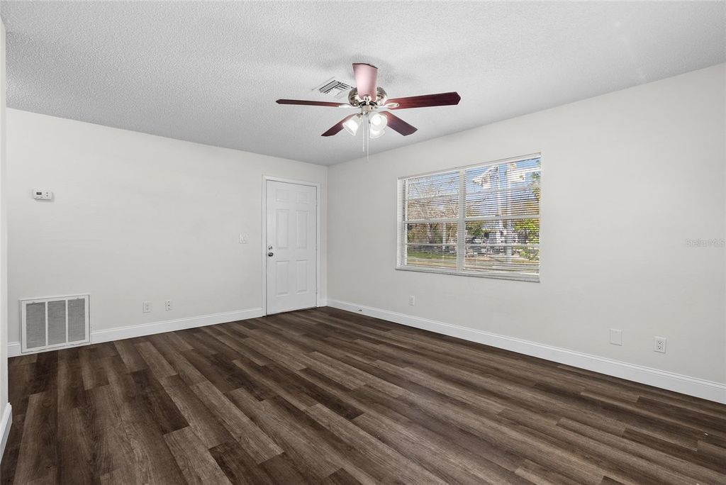 Image 8 of property listing at 4926 HAINES ROAD N, St Petersburg, FL 33714