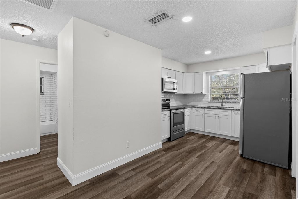 Image 9 of property listing at 4926 HAINES ROAD N, St Petersburg, FL 33714