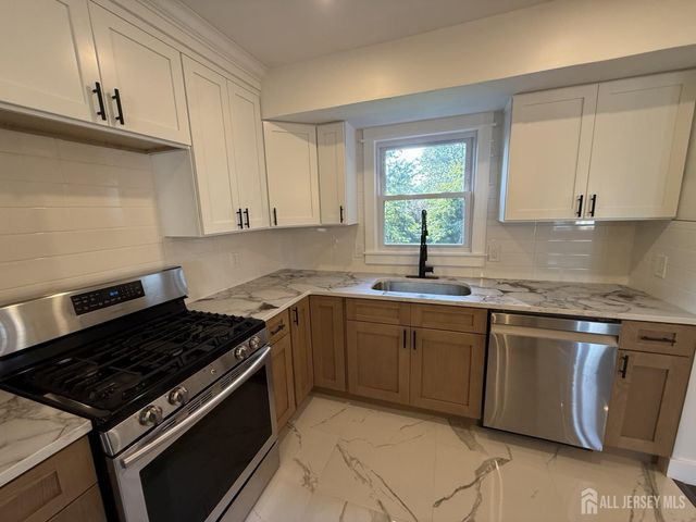 684 West Avenue, Sewaren, NJ 07077