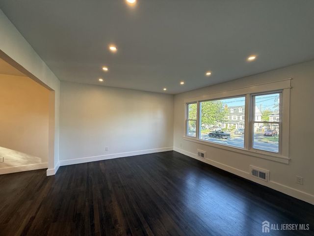 684 West Avenue, Sewaren, NJ 07077