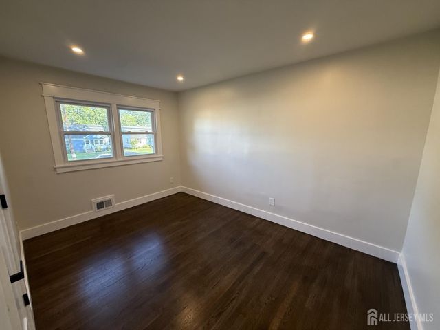 684 West Avenue, Sewaren, NJ 07077
