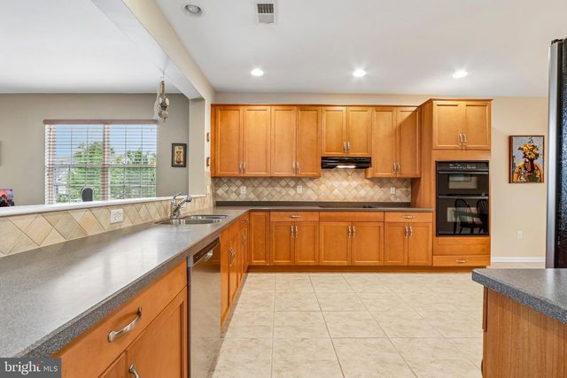 22 PORTOFINO DR, Hamilton, NJ 08691