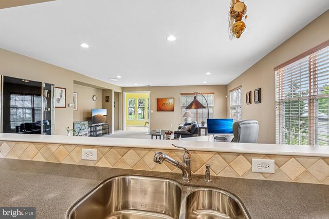 22 PORTOFINO DR, Hamilton, NJ 08691