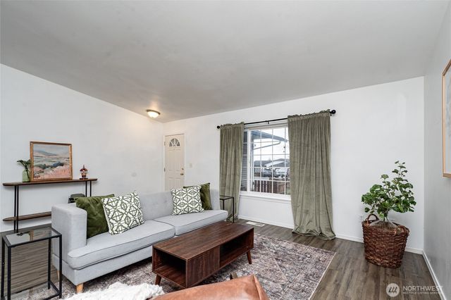 6185 Pacific Heights Drive, Ferndale, WA 98248