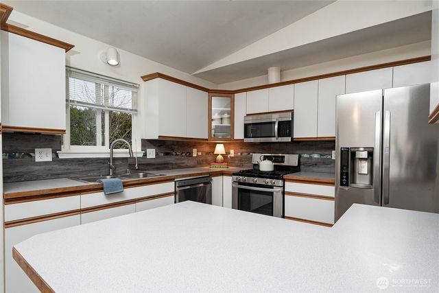 6185 Pacific Heights Drive, Ferndale, WA 98248