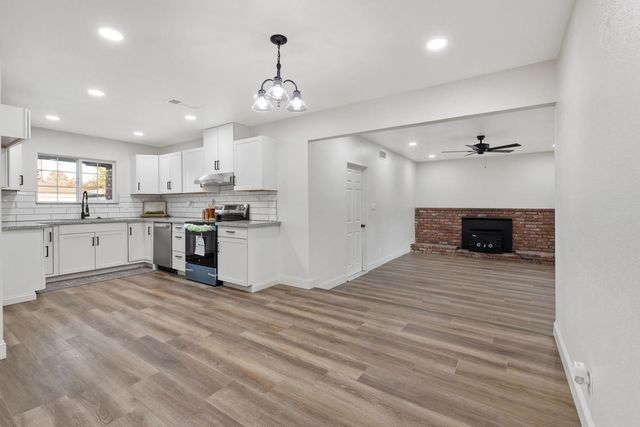 552 W Rialto Avenue, Clovis, CA 93612