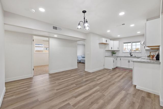 552 W Rialto Avenue, Clovis, CA 93612