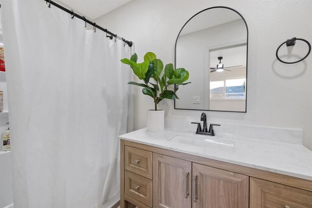 552 W Rialto Avenue, Clovis, CA 93612