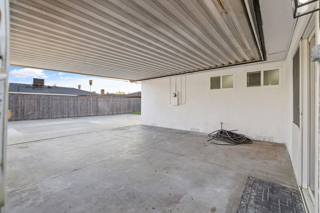 552 W Rialto Avenue, Clovis, CA 93612
