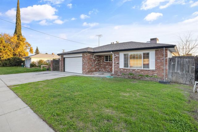 552 W Rialto Avenue, Clovis, CA 93612