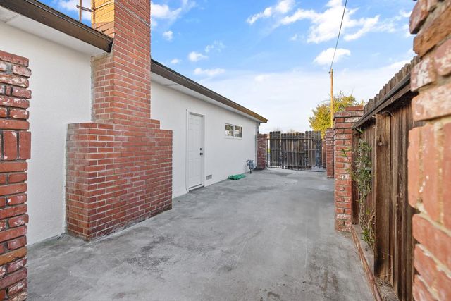 552 W Rialto Avenue, Clovis, CA 93612