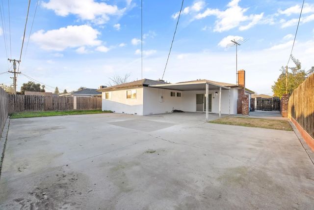 552 W Rialto Avenue, Clovis, CA 93612