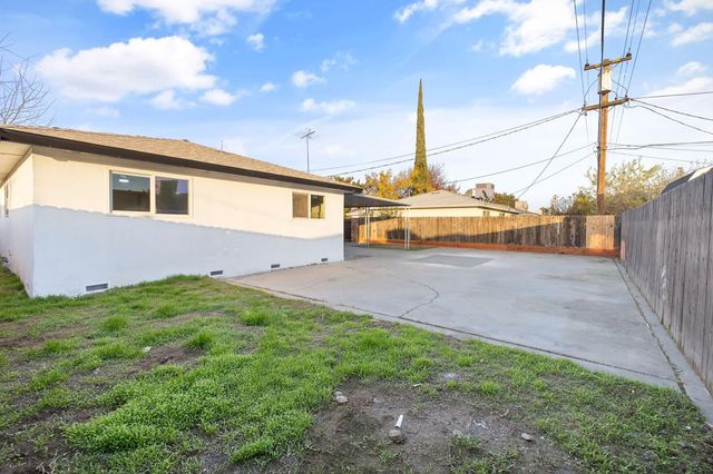 552 W Rialto Avenue, Clovis, CA 93612