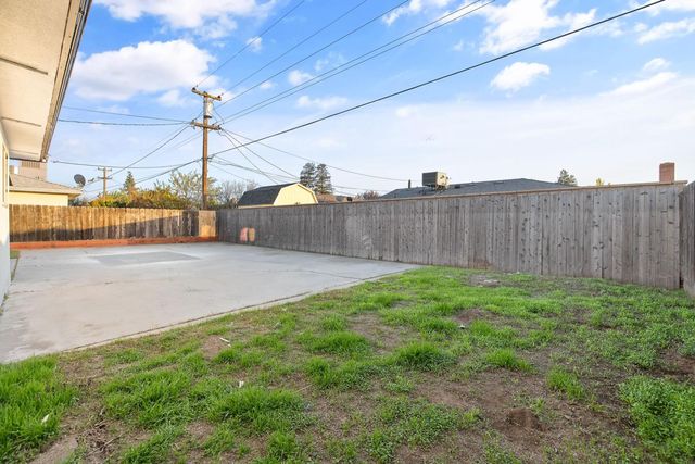 552 W Rialto Avenue, Clovis, CA 93612