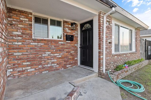 552 W Rialto Avenue, Clovis, CA 93612