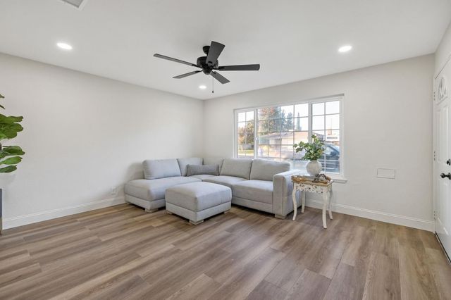 552 W Rialto Avenue, Clovis, CA 93612