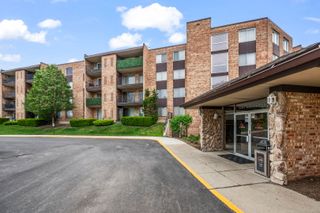 1103 S Hunt Club Drive 126, Mount Prospect, IL 60056