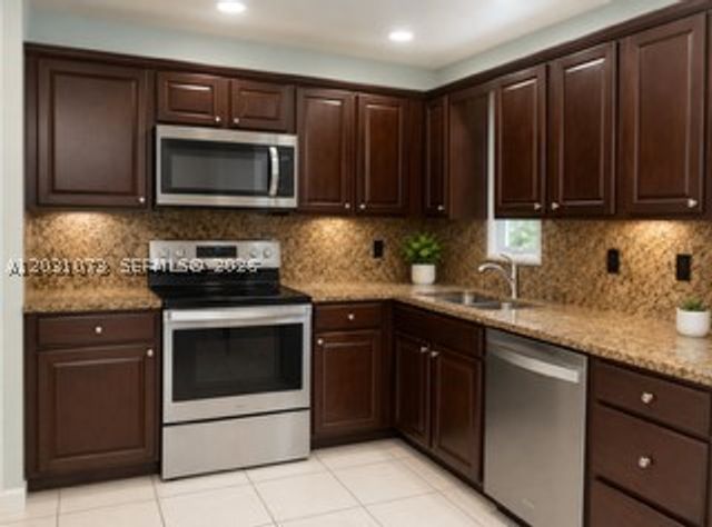 7551 SW 42nd Pl, Davie, FL 33314