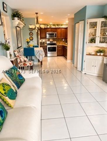 7551 SW 42nd Pl, Davie, FL 33314
