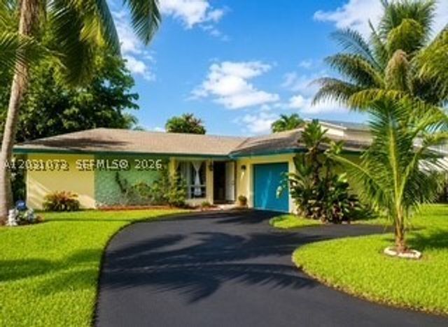 7551 SW 42nd Pl, Davie, FL 33314
