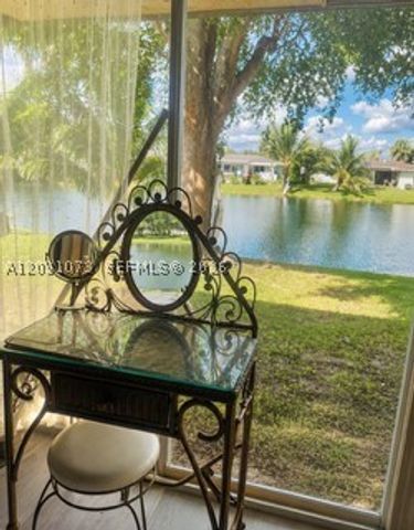 7551 SW 42nd Pl, Davie, FL 33314