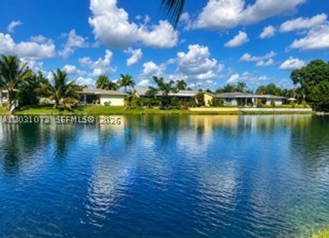 7551 SW 42nd Pl, Davie, FL 33314