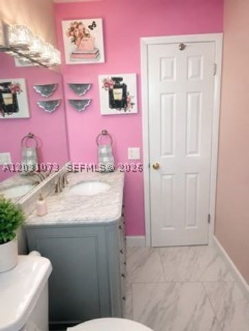 7551 SW 42nd Pl, Davie, FL 33314