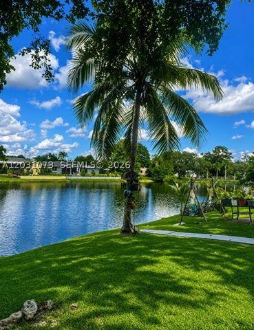 7551 SW 42nd Pl, Davie, FL 33314