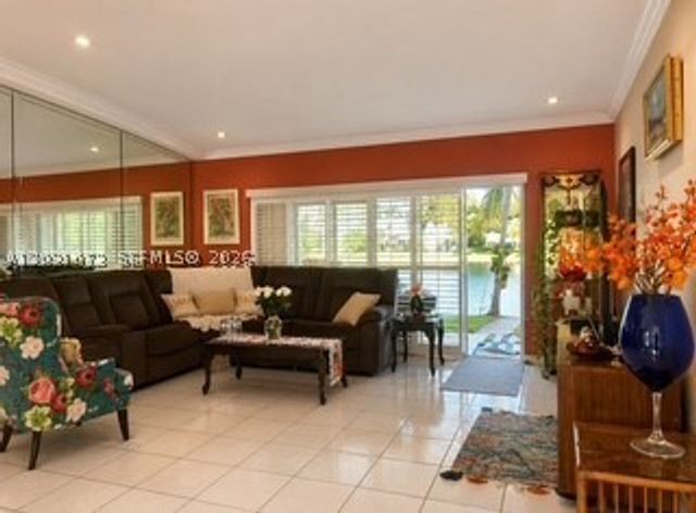 7551 SW 42nd Pl, Davie, FL 33314