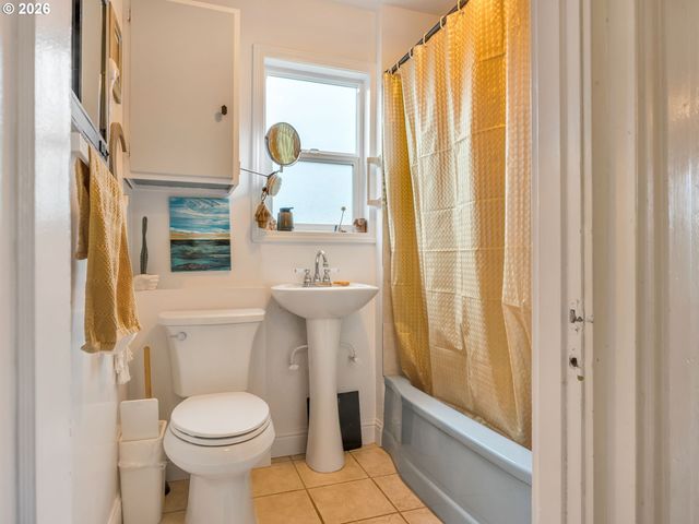 35210 ORCHARD Ln, Astoria, OR 97103