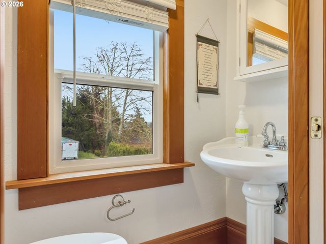 35210 ORCHARD Ln, Astoria, OR 97103