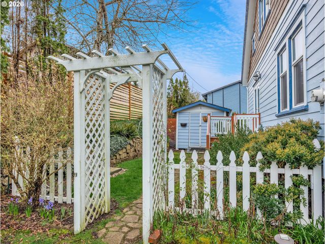 35210 ORCHARD Ln, Astoria, OR 97103