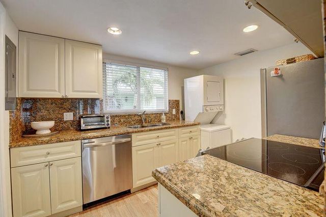 49 SE 7th Avenue 4, Delray Beach, FL 33483