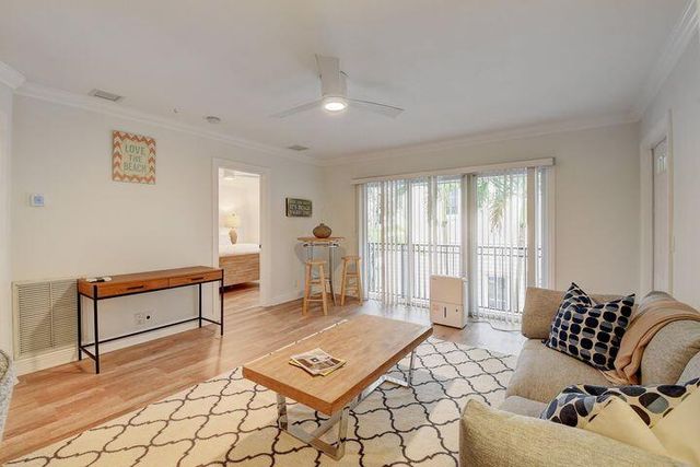 49 SE 7th Avenue 4, Delray Beach, FL 33483