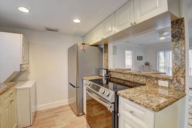 49 SE 7th Avenue 4, Delray Beach, FL 33483