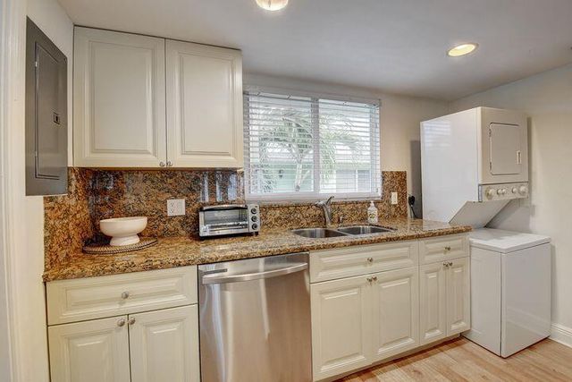 49 SE 7th Avenue 4, Delray Beach, FL 33483